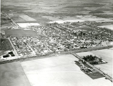 Aerial of Thamesville, 1976. (London Free Press files)