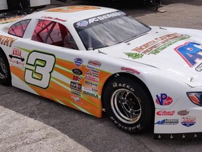 Shae Gemmell's 2019 North Country Property Maintenance, APC, Searles Motor Products, Standard Axle, Stroud Optical, Kell's Garden City Late Model (Twitter)