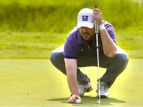 Charles Fitzsimmons, lines up his birdie putt. (Mike Hensen/The London Free Press file photo)