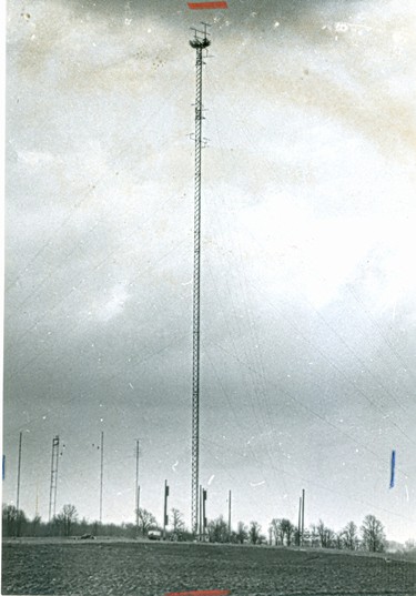 Maclean-Hunter Cable TV tower rises 515 feet from high land on Southdale Road near Boler Road, 1971. (London Free Press files)