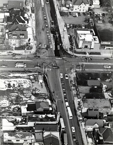 Aerial of Oxford and Richmond streets looking north, 1976. (London Free Press files)