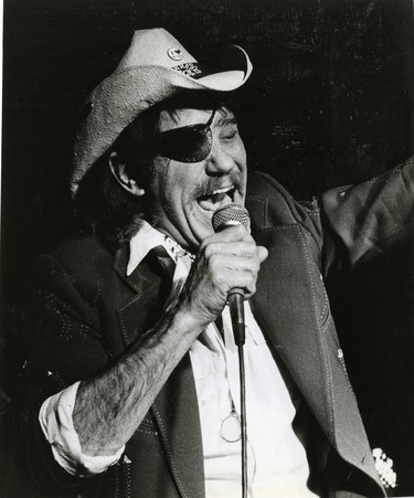 Ray Sawyer, lead singer of Dr. Hook performs in London, 1988. (London Free Press files)