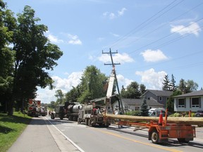 Hydro crews put up a new hydro poll Tuesday morning after being taken down the night prior due to a one-vehicle collision. (SEBASTIAN BRON, The London Free Press)