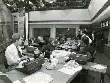 Mike Anscombe works in the Global-TV newsroom, 1986. (London Free Press files)