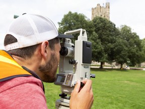 Dellon Meyers, a Western University civil engineering student from Haliburton, takes measurements as part of a two-week surveying course on campus in London, Ont.  Photograph taken on Monday August 26, 2019.  Mike Hensen/The London Free Press/Postmedia Network FORDCLASSROOM