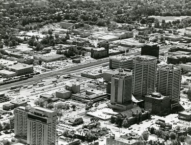 Looking south west, London Towers, lower left, City Centre towers at right, Labatt plant upper centre, 1978. (London Free Press files)