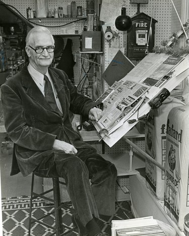 Fred Jenkins, at his familiar perch behind the counter at Jenkins Hardware and Seeds at the corner of King and Ridout streets, 1980. (London Free Press files)