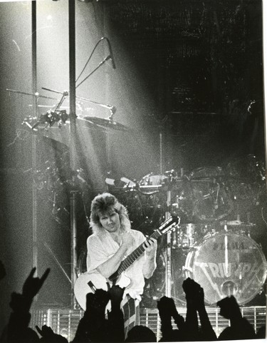 Vocalist-guitarist Rik Emmett with Triumph at London Gardens, 1987. (London Free Press files)