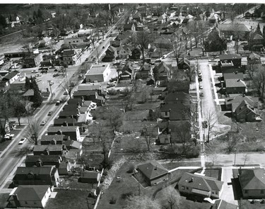 Aerial of Wharncliffe and Oxford looking east, 1969. (London Free Press files)