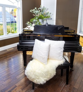 Christmas home tour for the Rotary Club Tour of Homes east of St. Thomas, at the home of Jim & Carol Wiebe. Decorator Jaclyn McClenaghan of Berry Hill. Mike Hensen/The London Free Press/Postmedia Network