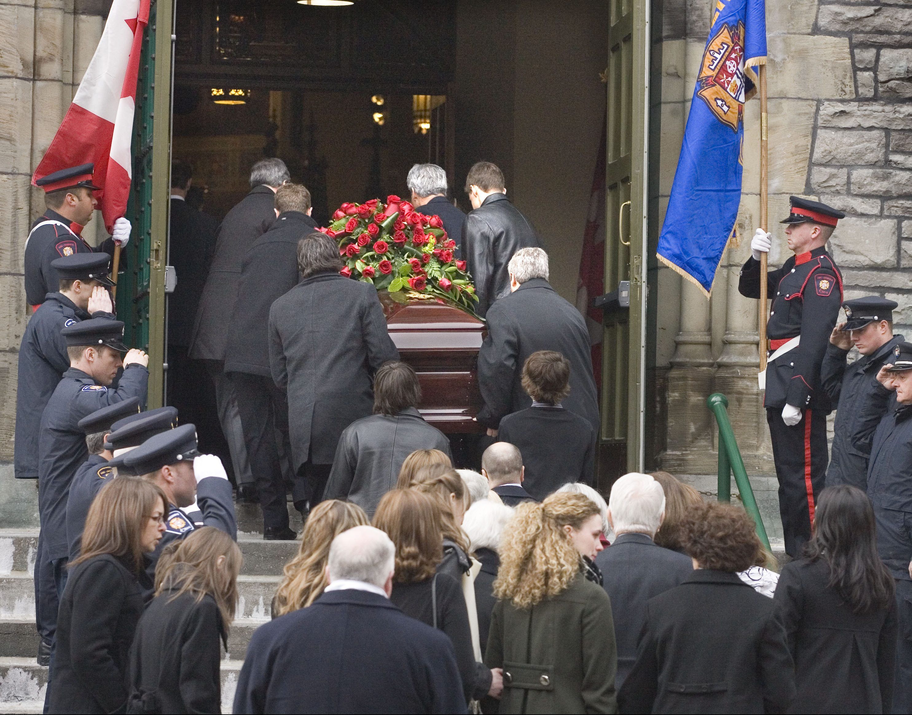 100K in goods stolen from funeralgoers' homes as age revives