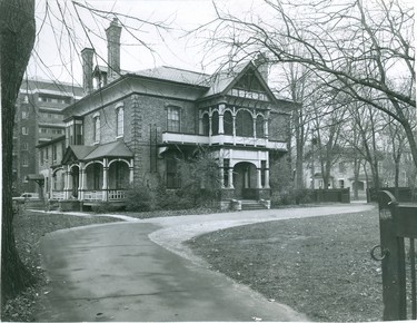 Meredith House, 565 Talbot Street, 1965, used as Army barracks for Canadian Women's Army Corp. (London Free Press files)