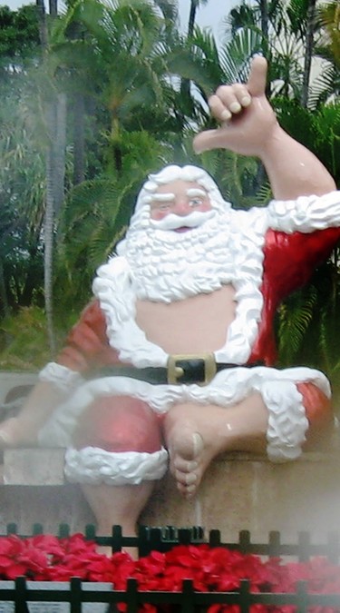 A beachy Santa gives the shaka sign (“hang loose”) in Honolulu.  (Barbara Fox photo)