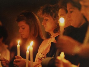 Some of about 1,000 students hold candles in honour of 14 women killed in the Dec. 6, 1989, mass shooting at Montreal's Ecole Polytechnique, during a ceremony at the University of Laval in Quebec City on Dec. 11, 1989. (REUTERS/Andre Pichette)