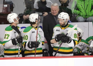 Windsor, Ontario. January 23, 2020.  London Knights head coach Dale Hunter behind the bench in OHL game against Windsor Spitfires at Windsor's WFCU Centre Thursday. In photo, Hunter speaks with players Nathan Dunkley, left, Antonio Stranges and Jason Willms. (NICK BRANCACCIO/Windsor Star)