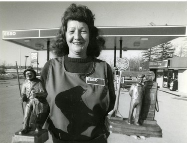 Good service at her Wonderland Road gas station earned Londoner Beverley Auld two awards of wood carvings from Texaco, 1990. (London Free Press files)