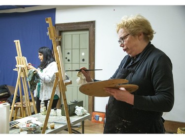 Deb Pullen (foreground) and Harmeet Dhindsa are learning to create with oil paint at the TAP Centre For Creativity in London on Thursday January 23, 2020. To take part in one of the many different art classes offered by TAP check out their website www.tapcreativity.org. (Derek Ruttan/The London Free Press)