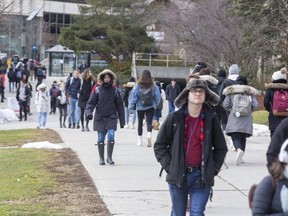 Western University students traverse the campus in London, Ont. on Wednesday. (Derek Ruttan/The London Free Press)