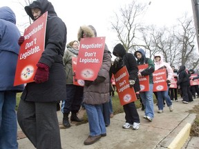 Teachers staging a one day strike in London, Ontario picket the Thames Valley Education Centre. (DEREK RUTTAN/ The London Free Press)