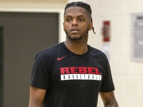 The London Lightning's newest playerm Tyrell Green, practises with the team at the downtown YMCA in London on Wednesday. (Derek Ruttan/The London Free Press)