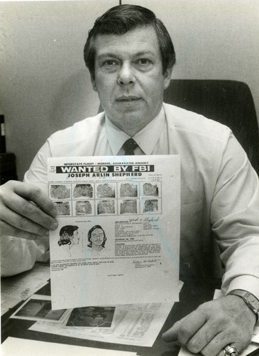 London police Inspector Jim Balmain holds a FBI wanted poster, 1988. (London Free Press files)