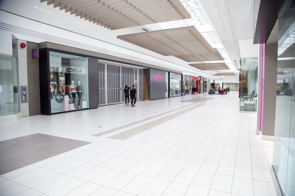 London malls quiet in anticipation of provincewide shutdown