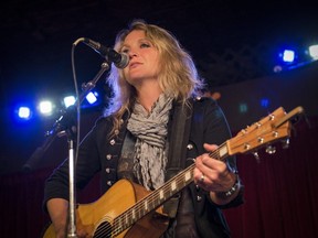 London rocker Sarah Smith is holding a live online concert on Facebook Thursday to raise funds for musicians hurting from the cancellation of shows.
