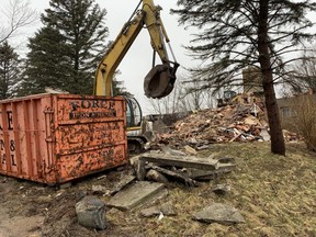 Nazi home in Hyde park demolished. (MIKE HENSEN, The London Free Press)