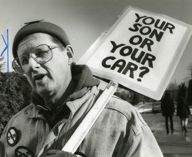 John Barker, minister of Central United Church and a Project Ploughshares national board member, 1991. (London Free Press files)
