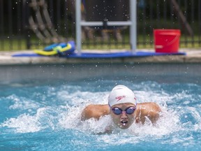 London swimmer Maggie MacNeil set a world record Monday in winning the women’s 50-metre back final at the FINA world short-course swimming championships in Abu Dhabi. Mac Neil blazed to victory in 25.27 seconds to win her third gold medal at the meet.  (Files)