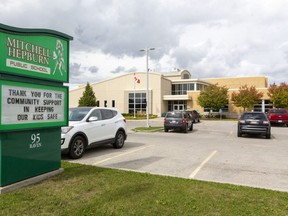 Mitchell Hepburn elementary school in St. Thomas has had someone at the school test positive COVID-19, the local public health agency reports Tuesday. 
(Mike Hensen/The London Free Press)