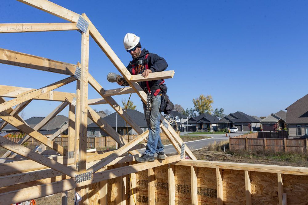 Housing slump deepens in municipalities outside London