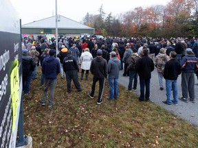 Non-native commercial fishermen gather to protest against a Mi'kmaq lobster fishery in Barrington Passage, Nova Scotia, Canada October 19, 2020. (REUTERS/John Morris)