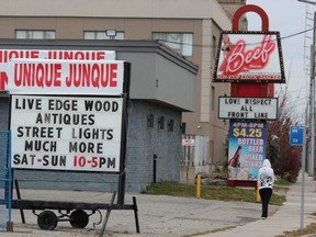 An antique business is operating out of the former Beef Baron strip club at 624 York St.
The London bar has been shuttered since September after the province ordered all strip clubs to close as part of a raft of measures to slow the spread of COVID-19. DALE CARRUTHERS / THE LONDON FREE PRESS