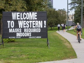 Students travel through the campus at Western University in London, Ont. on Tuesday September 22, 2020. (Derek Ruttan/The London Free Press)