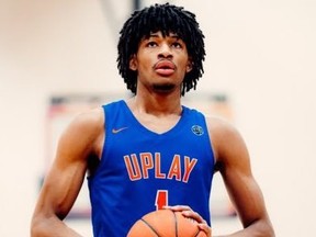 Shadeon Sharpe of London announced Tuesday he will play basketball next year at the University of Kentucky, one of the top programs in the NCAA.