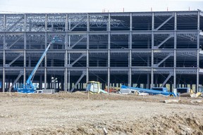 Un centre de distribution Amazon en cours de construction sur le site de l'ancienne usine d'assemblage de Ford dans le canton de Southwold devrait ouvrir ses portes au début de 2023. (Derek Ruttan/The London Free Press/Postmedia Network)
