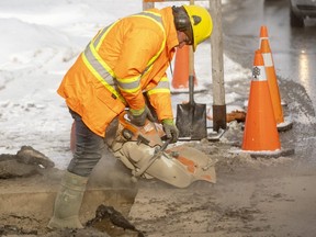 City employee Joe Nozen works on Boler Road Friday as Statistics Canada announced the London area's jobless rate rose slightly to 6.3 per cent in 
January, its first increase in months. (Mike Hensen/The London Free Press)