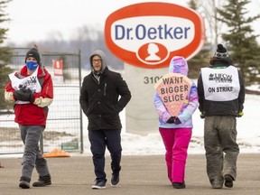 Striking employees from Local 175 of the United Food and Commercial Workers union form a picket line outside the Dr. Oetker frozen pizza factory near Veterans Memorial Parkway at London's eastern edge. Photo taken on the first day of the strike, Wednesday Feb. 16, 2022. (Mike Hensen/The London Free Press)