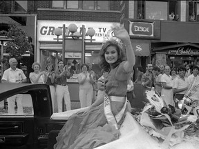Karen Baldwin returns to London after being crowned Miss Universe. Photo taken August 5, 1982. (LFP Collection, Western University Archives)