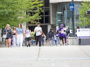 Western University students check out the campus in London on Monday, Sept. 5, 2022. The university and two of its affiliate colleges are requiring students and staff returning to campus have at least three doses of a COVID-19 vaccine and to wear a mask in class. (Derek Ruttan/The London Free Press)