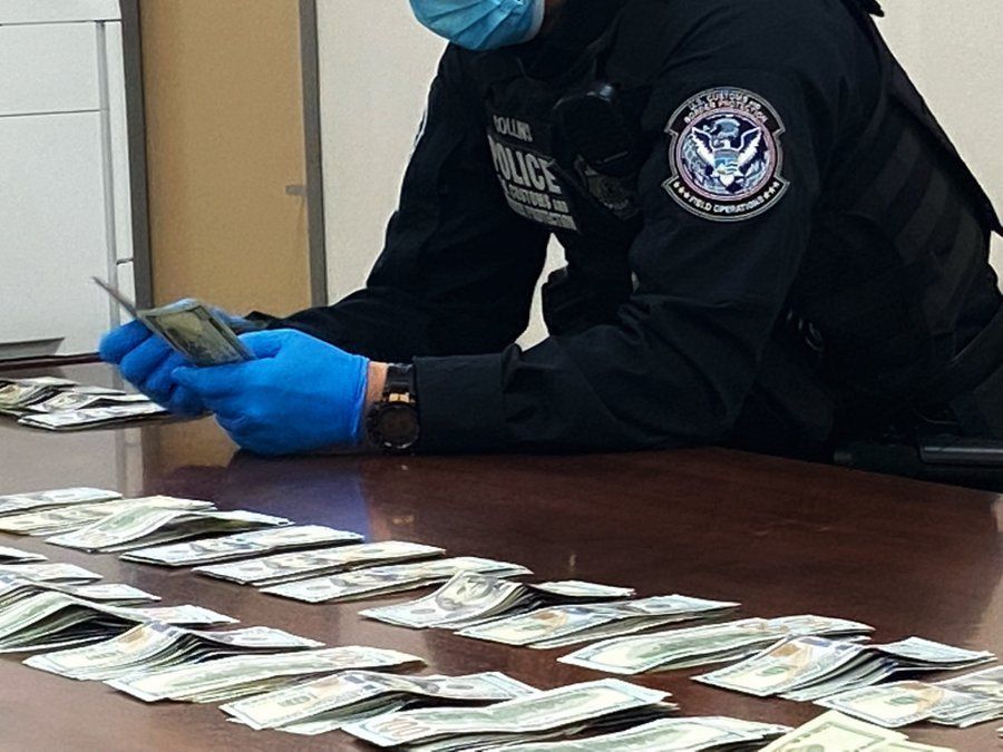 U.S. border officials seize US$1 million at Blue Water Bridge