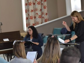 London native brings Canadian Chamber Choir to town for concerts and workshops 2 London native Julia Davids is coming home for choral concerts and workshops with the Canadian Chamber Choir Sunday through Wednesday.