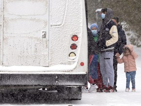 Asylum seekers board a bus after crossing into Canada from the U.S. in Champlain, New York, U.S., February 28, 2023. (REUTERS/Christinne Muschi)