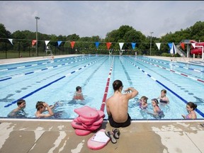 Swim instructor Duncan Green leads a Level 7 swim class in Thames pool in London on June 30, 2014.  (Free Press file photo)