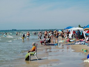 Thousands of visitors crowd Sauble Beach on Aug. 8, 2022. (Scott Dunn/The Sun Times)