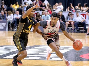 London Lightning and Windsor Express teams in action