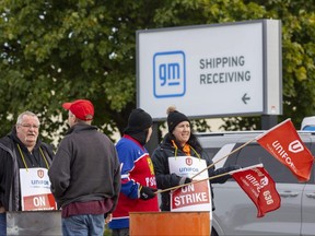 GM workers at parts plant in Woodstock on picket lines