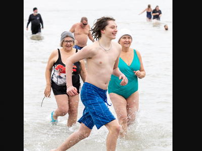 Canadians across country celebrate New Year's Day with polar bear swims