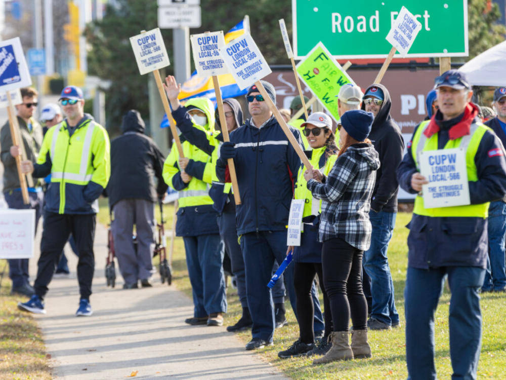 canada post strike in london